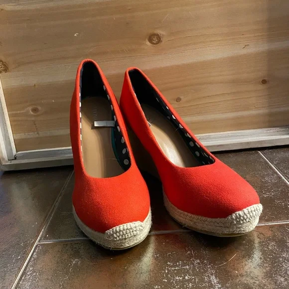 Merona Red Espadrille Wedges - Picture 1 of 4
